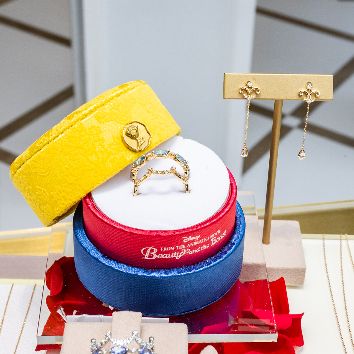 ベルのドレスやバラをイメージ！ヴァンドーム青山 ディズニー100『美女