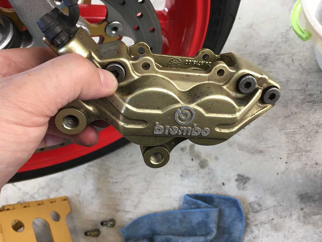 ドゥカティ 純正ブレンボキャリパー ブレーキパッド交換 | らびだで