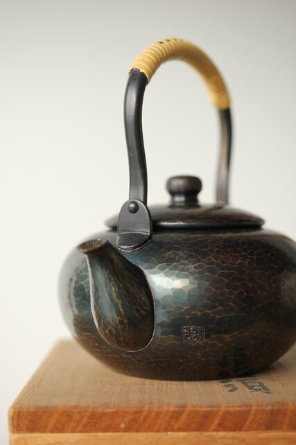 玉川堂 荒肌銅製急須 鎚起銅 小湯沸 共箱 M378｜骨董店 のびる 古美術