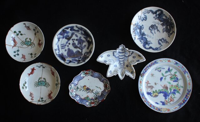 古伊万里 大明嘉靖年製 染付 赤絵 皿 7枚 大明嘉靖年製銘 赤絵染付花文