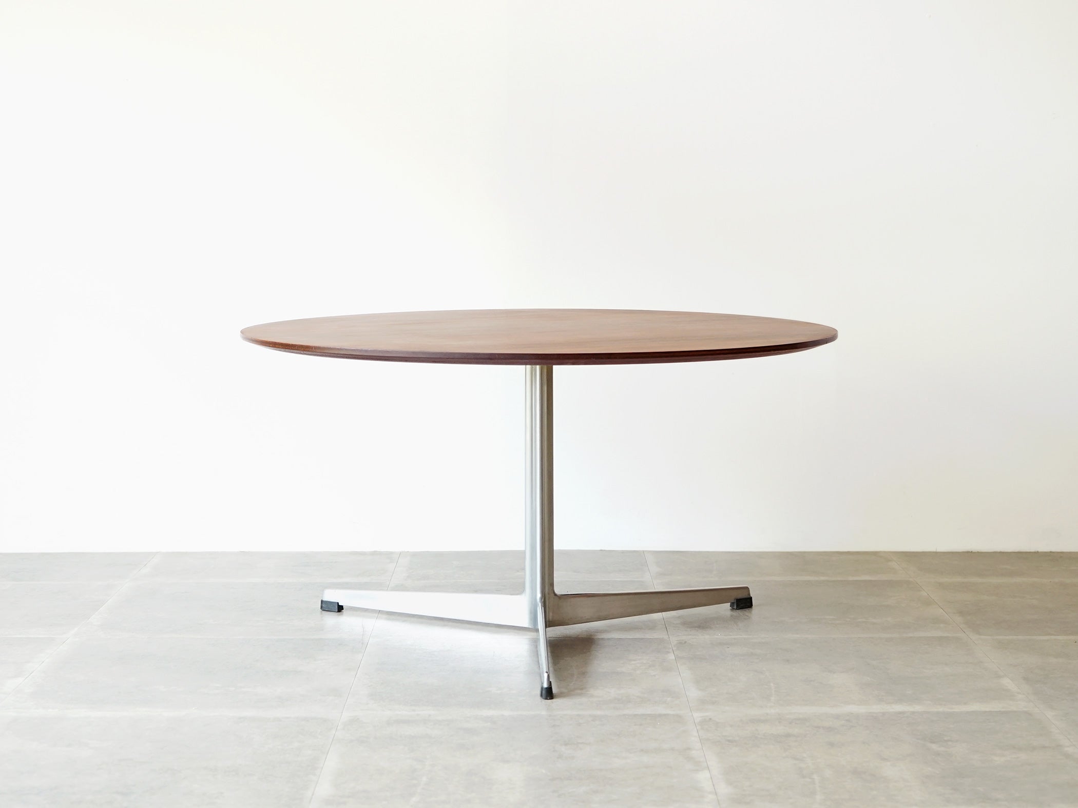 Arne Jacobsen（アルネ・ヤコブセン）ローズウッドのコーヒーテーブル