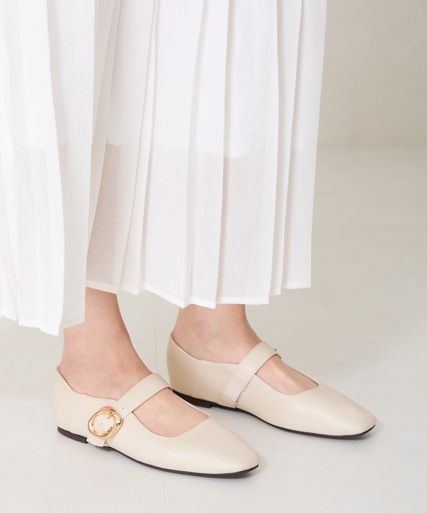 柔らかストラップフラットパンプス/52104 – ORIENTALTRAFFIC