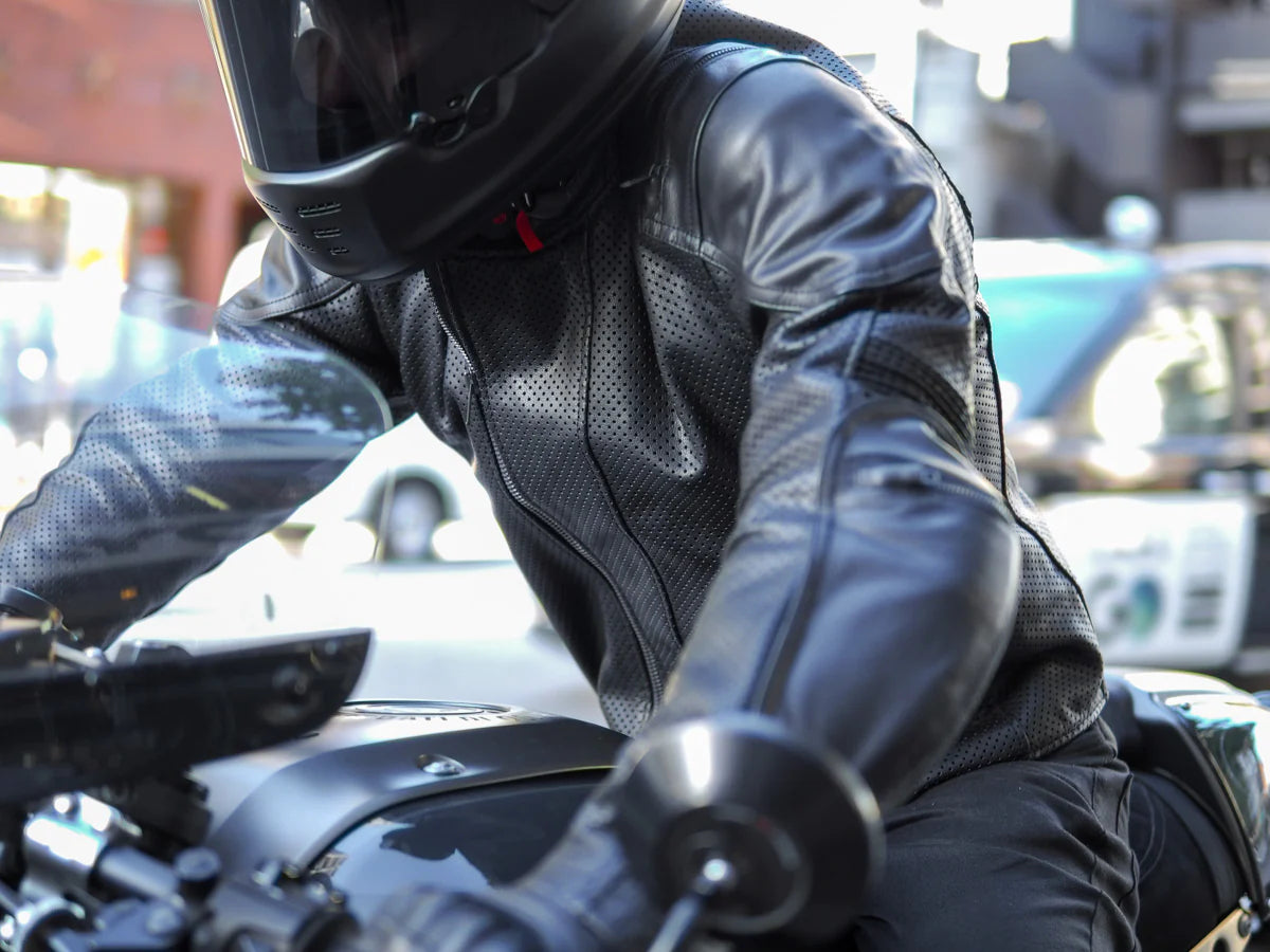 通気性に優れた夏用レザージャケット