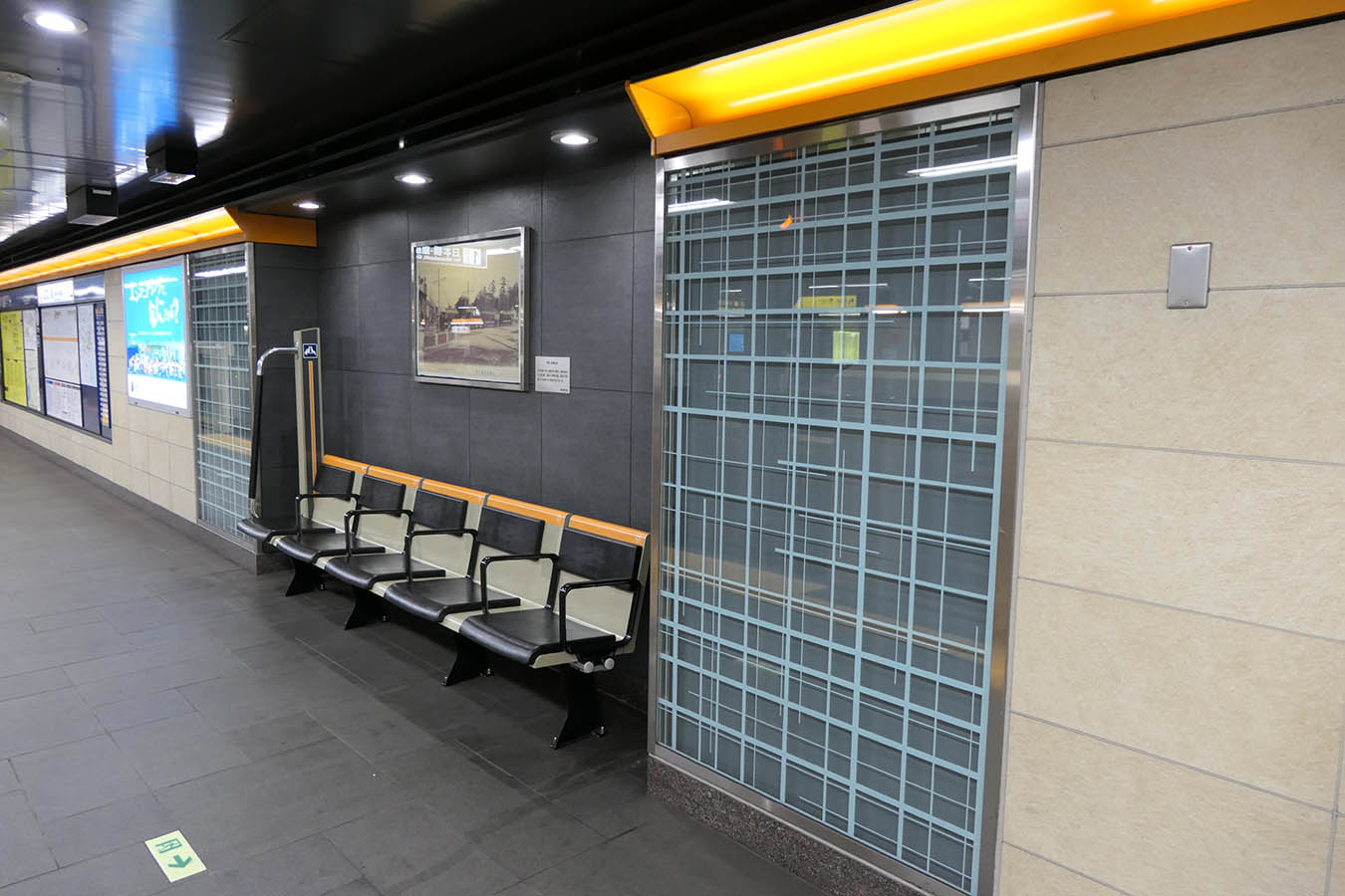 G15 銀座線 上野広小路駅 – ちかてつと駅の壁