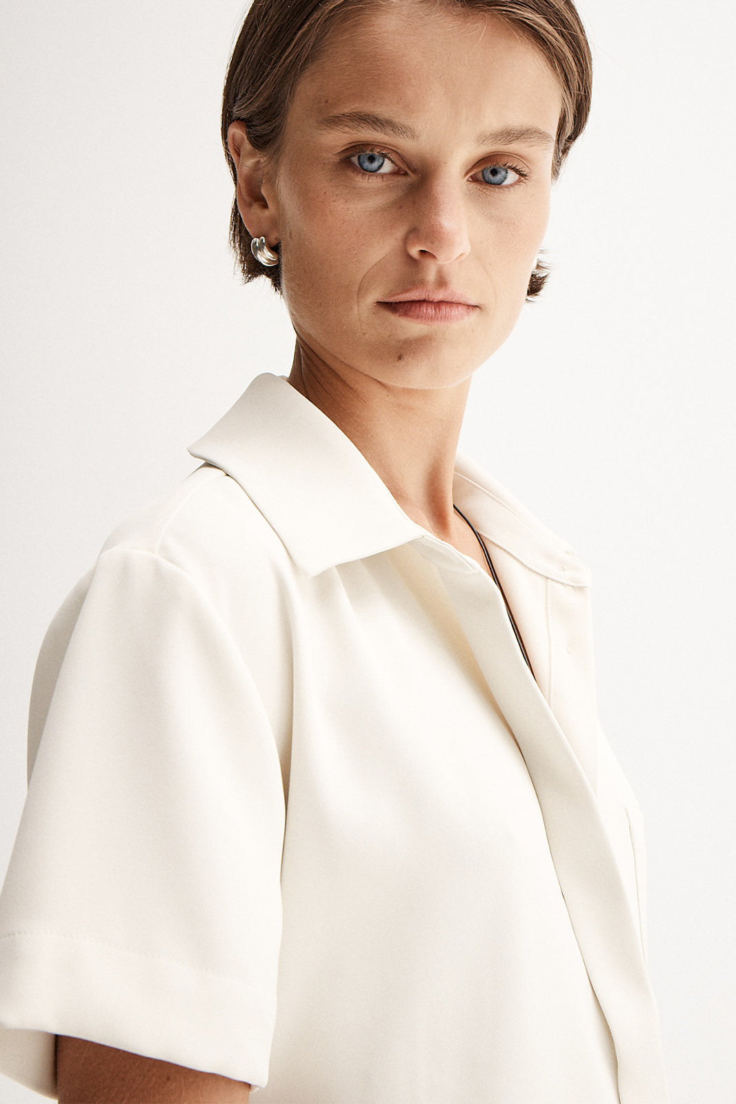 Edra Ecru Short Sleeve Tie Back Shirt – Elka Collective