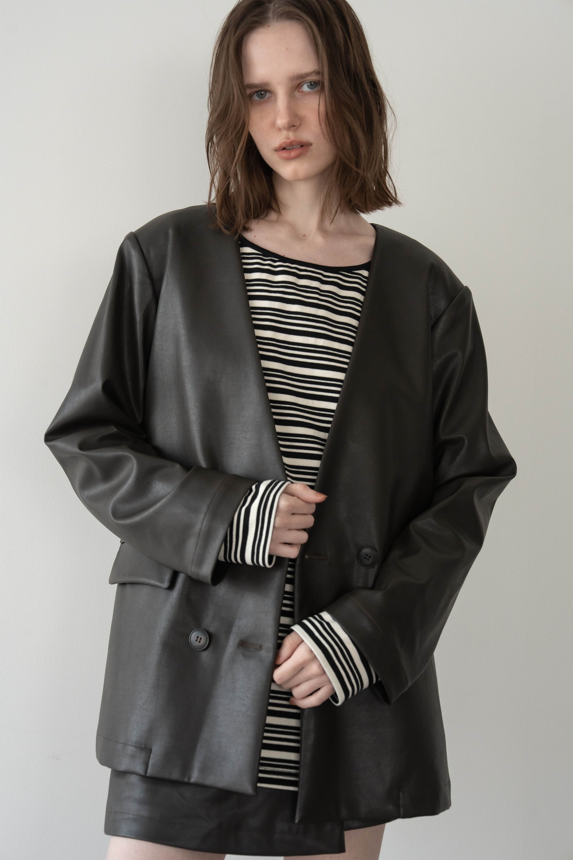 レザーノーカラージャケット【BROWN】 – ELLIE