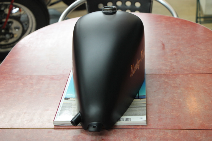 艶消しタンクにゴールドリーフでハーレーダビッドソン☆ | (有)遠藤