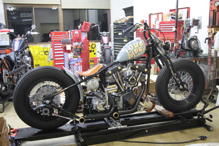 レタリングがカッコいい♪ボバーチョッパーなショベルヘッドが完成