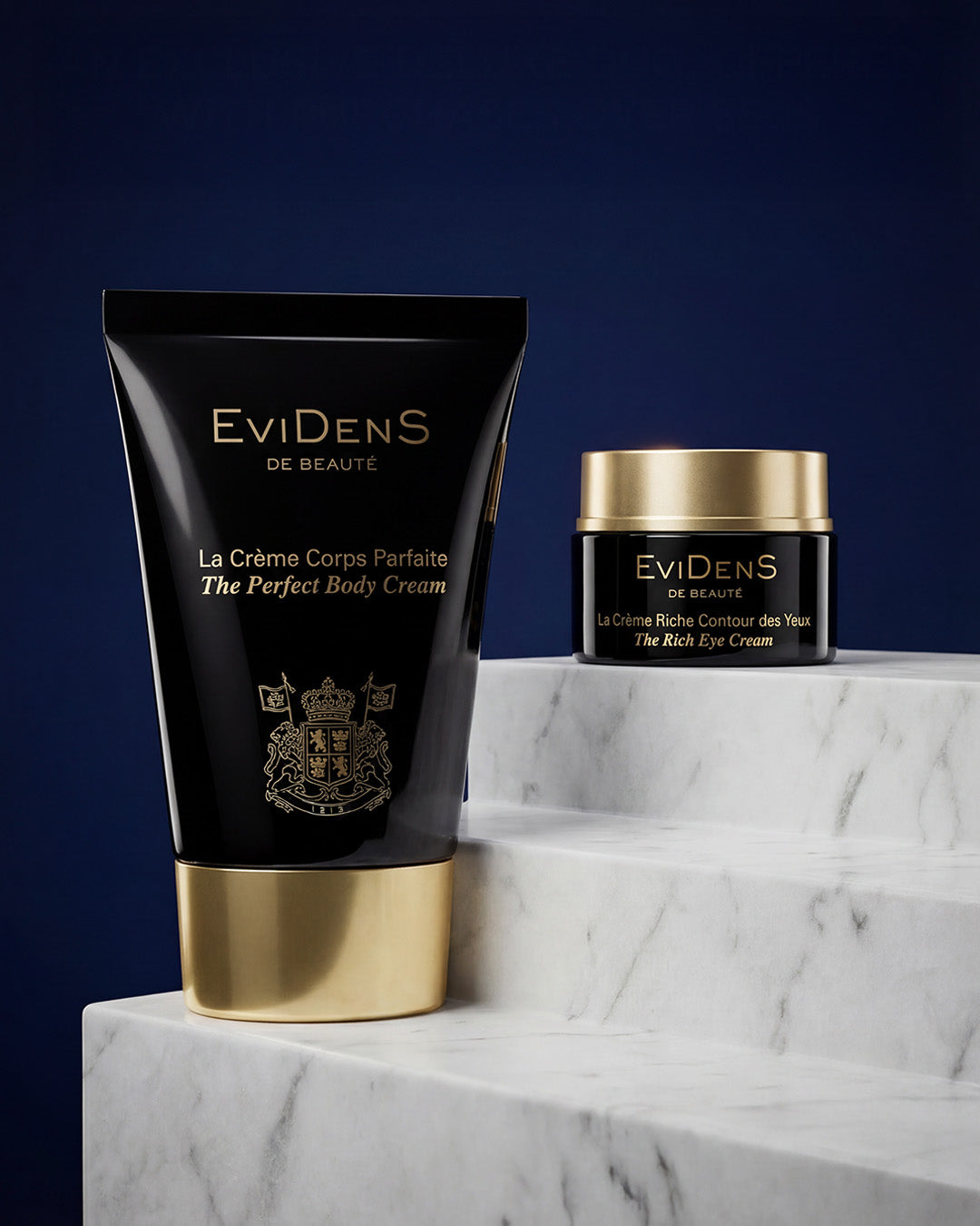 日本のフェイスマスクとスクラブ洗顔料