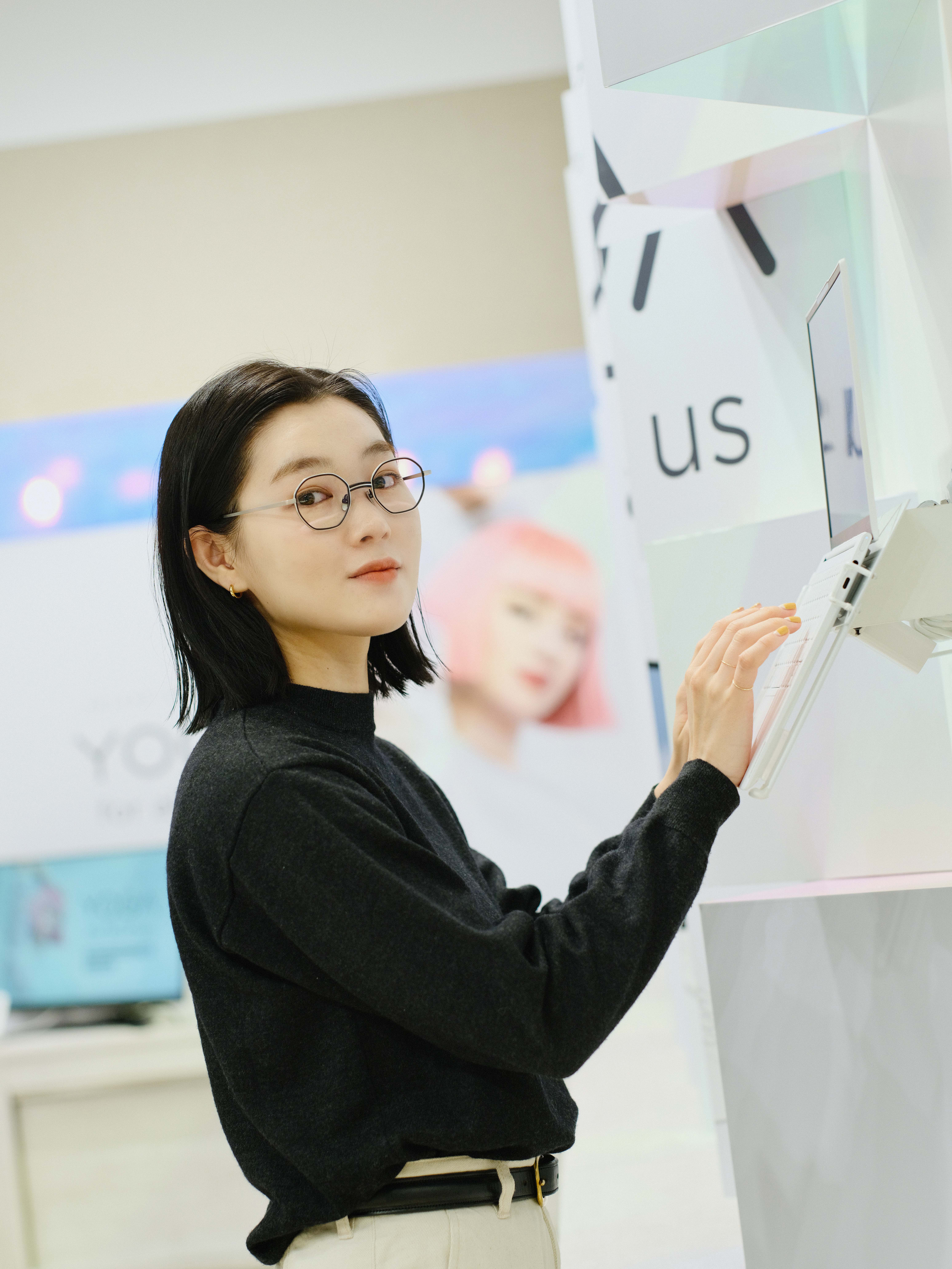 レノボ Yogaの魅力を柴田ひかりがナビゲートYogaのポップアップストア