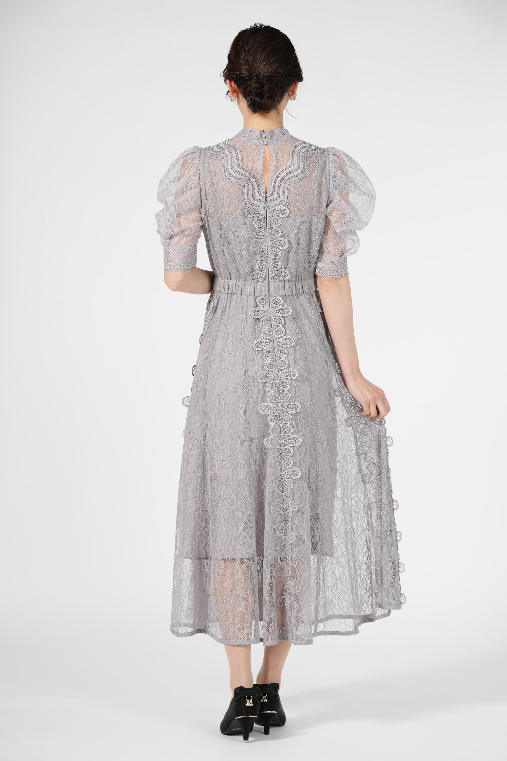 SNIDEL スイッチングレース刺繍ライトグレードレス (S) をレンタル