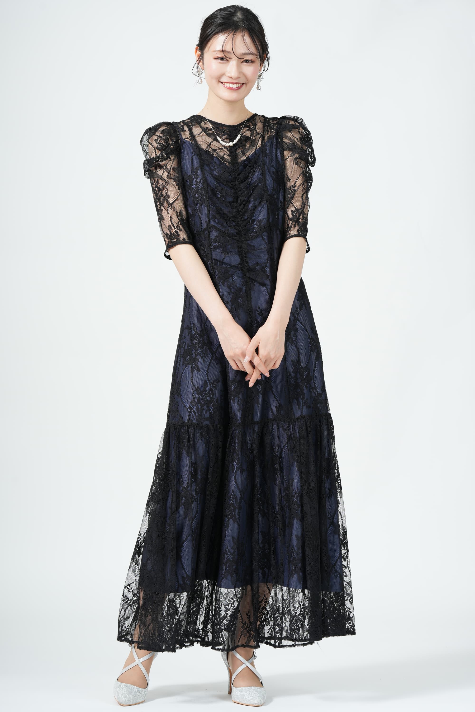 SNIDEL バックリボンボタニカル調レースブラックドレス (M) をレンタル