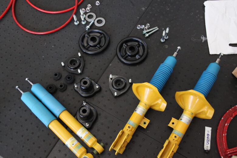 レヴォーグ 純正ビルシュタインショックとSTIスプリング - カー用品持