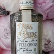 A Kiss Of Bliss Penhaligon's 香水- 一款2023年中性香水