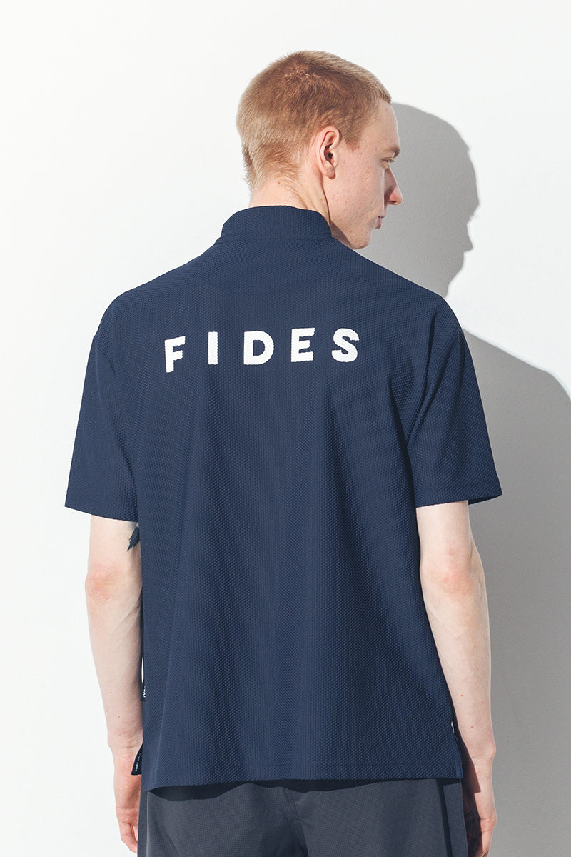 MESH TRICOT LOGO MOCK NECK S/S – FIDES