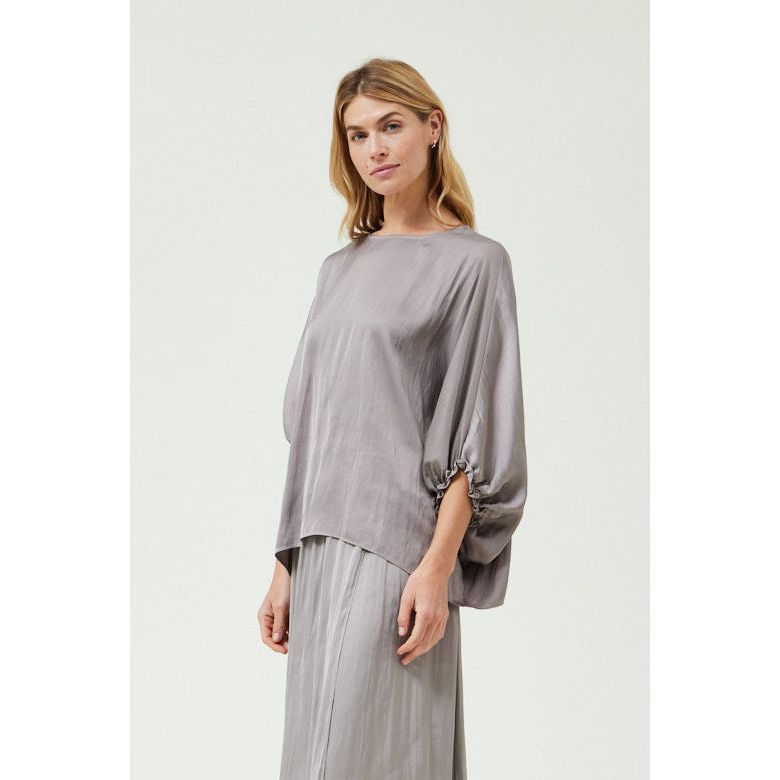 Susan Loose Sleeves Grade and Gather Blouse – Fig Tree Jewelry