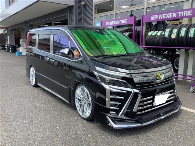 ヴォクシー(VOXY) 80系 ZRR80W | 装着ギャラリー | カーポートマルゼン