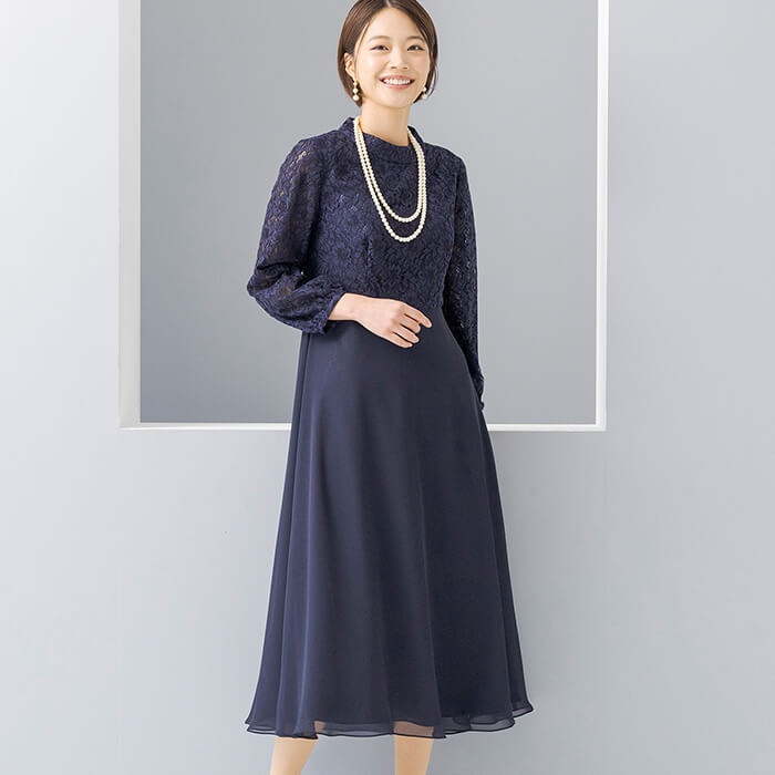 優しい雰囲気のラッセルレースワンピ―ス 9号・インクブルー｜東京