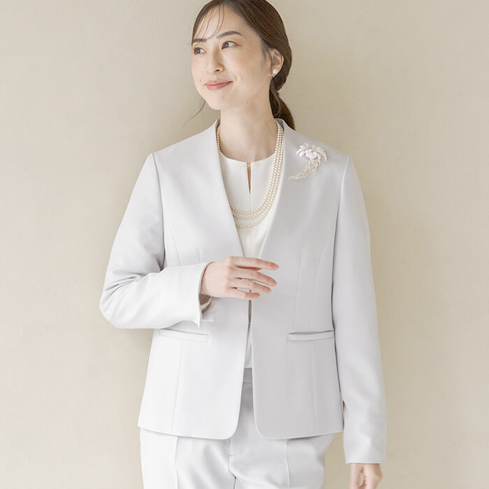 ストレッチ素材のノーカラージャケット 9号・ライトグレー｜東京