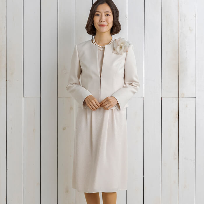 サテンオパールワンピのセレモニースーツ 9号・ベージュ｜東京