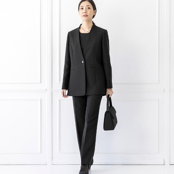 洗える｜ストレッチ素材のパンツスーツ 11号・ブラック｜東京