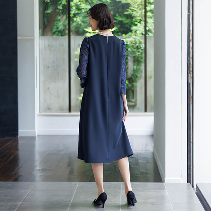 上品なフラワー刺繍のネイビードレス 9号・ネイビー｜東京ソワール