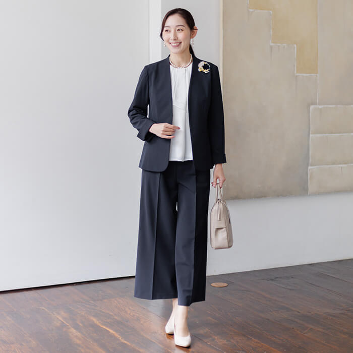洗える｜大人の頼れるパンツスーツ 11号・ネイビー｜東京ソワール