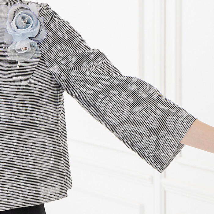 軽やかな花柄ジャカードジャケット 9号・グレー｜東京ソワール