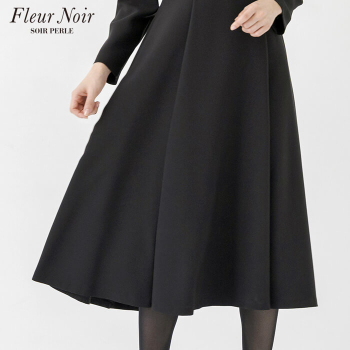 フリルモチーフのロングワンピース 9号・ブラック｜東京ソワール