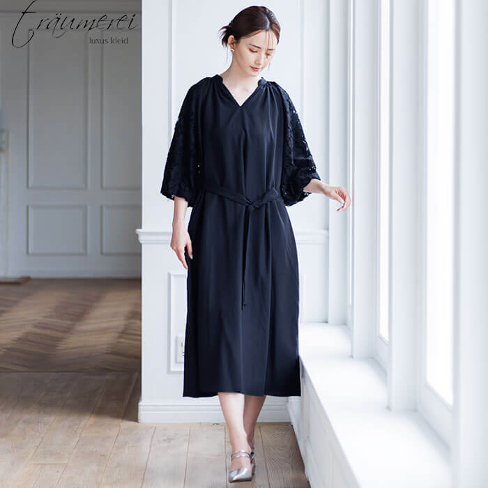 WEB限定｜フラワーレースのボリュームスリーブドレス 9号・ブラック