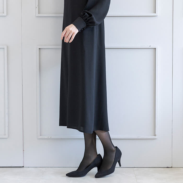 すっきり見える清楚なスタンドカラーワンピース 9号・ブラック｜東京