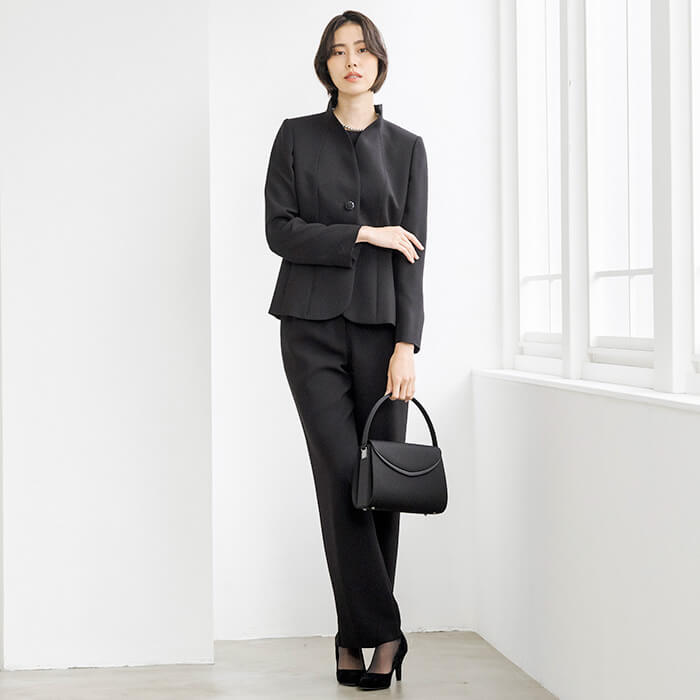 立体的なスタンドカラージャケット 17号・ブラック｜東京ソワール