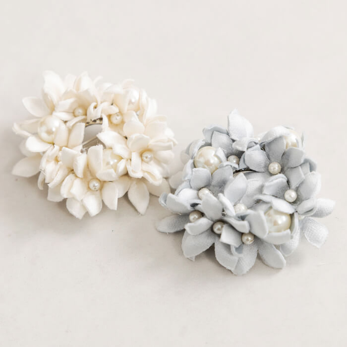 さりげなく華やか、上品ブローチ ・ホワイト｜東京ソワールオンライン