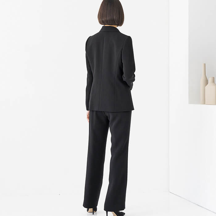 暖か素材のパンツスーツ 15号・ブラック｜東京ソワールオンラインストア