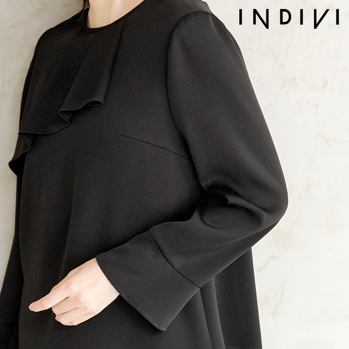 トリアセテート混ラッフルブラウス 9号・ブラック｜東京ソワール