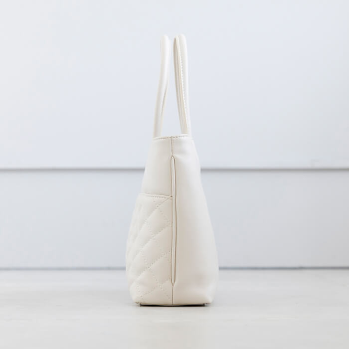 キルティングデザインのフォーマルバッグ ・オフホワイト｜東京