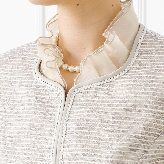 フリルカラーのフォーマルジャケット 9号・ベージュ｜東京ソワール