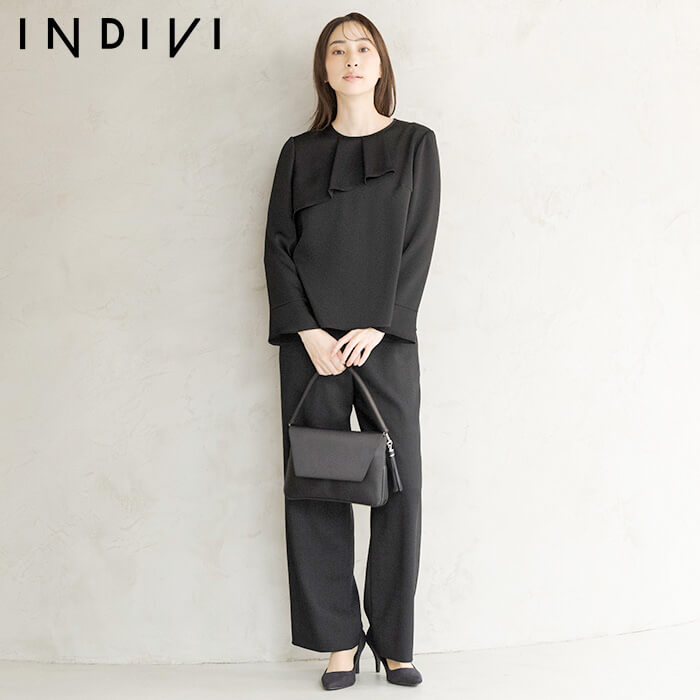 トリアセテート混ラッフルブラウス 9号・ブラック｜東京ソワール