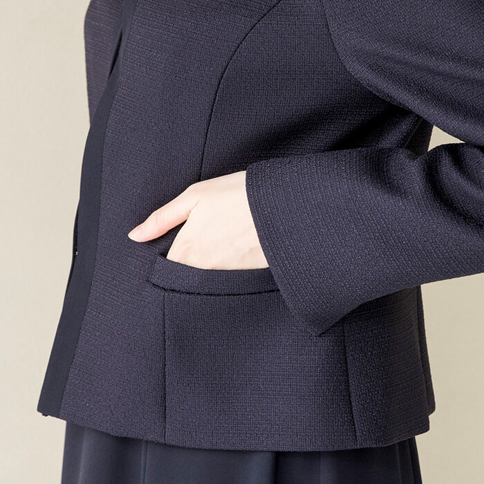 シンプルで上品な定番ネイビースーツ 9号・ネイビー｜東京ソワール