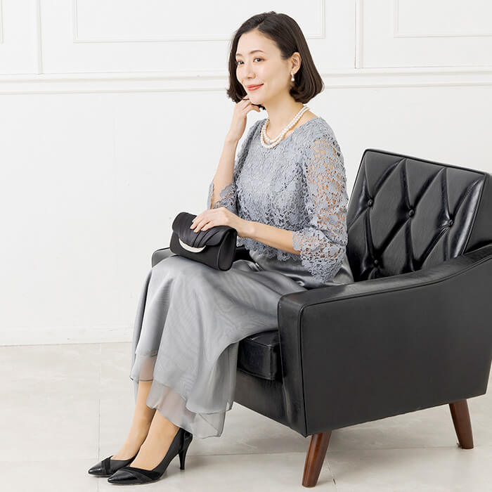 レース×オーガンのフレアーワンピース 11号・グレー｜東京ソワール