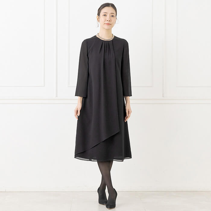 軽やかな裾がポイントのフォーマルワンピース 9号・ブラック｜東京