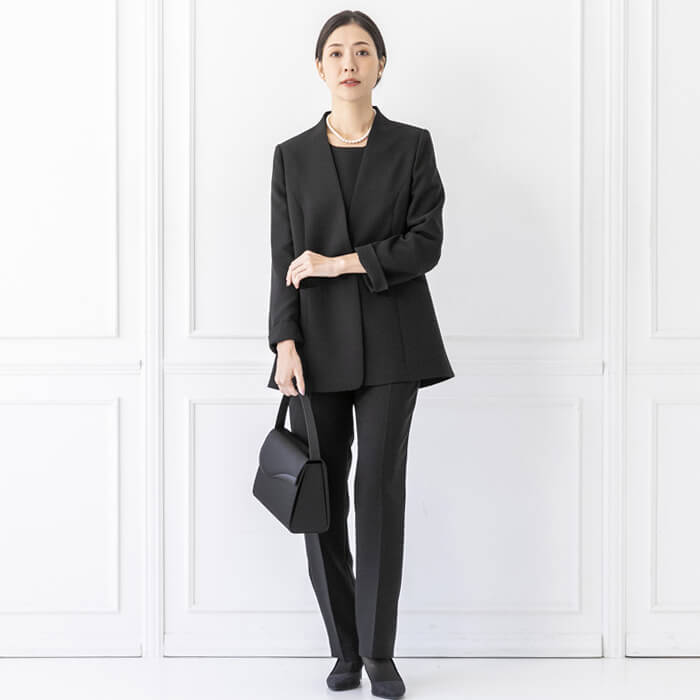 洗える｜ストレッチ素材のパンツスーツ 15号・ブラック｜東京