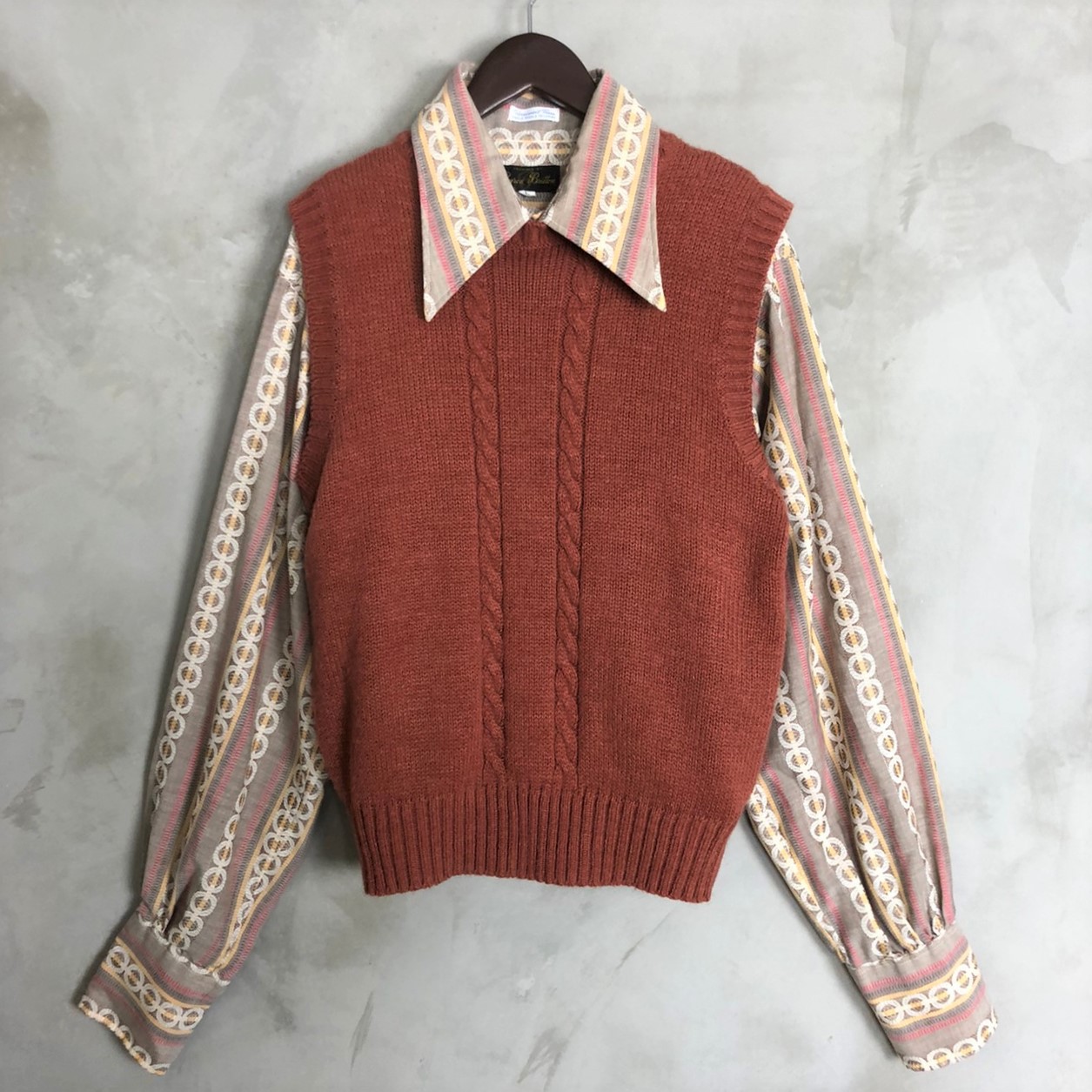 レトロなニットベストでみんなと一味違うスタイルに | Flamingo Online