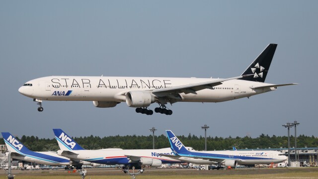 ANA国際線仕様スターアライアンス塗装の777-300ER、離日 | FlyTeam