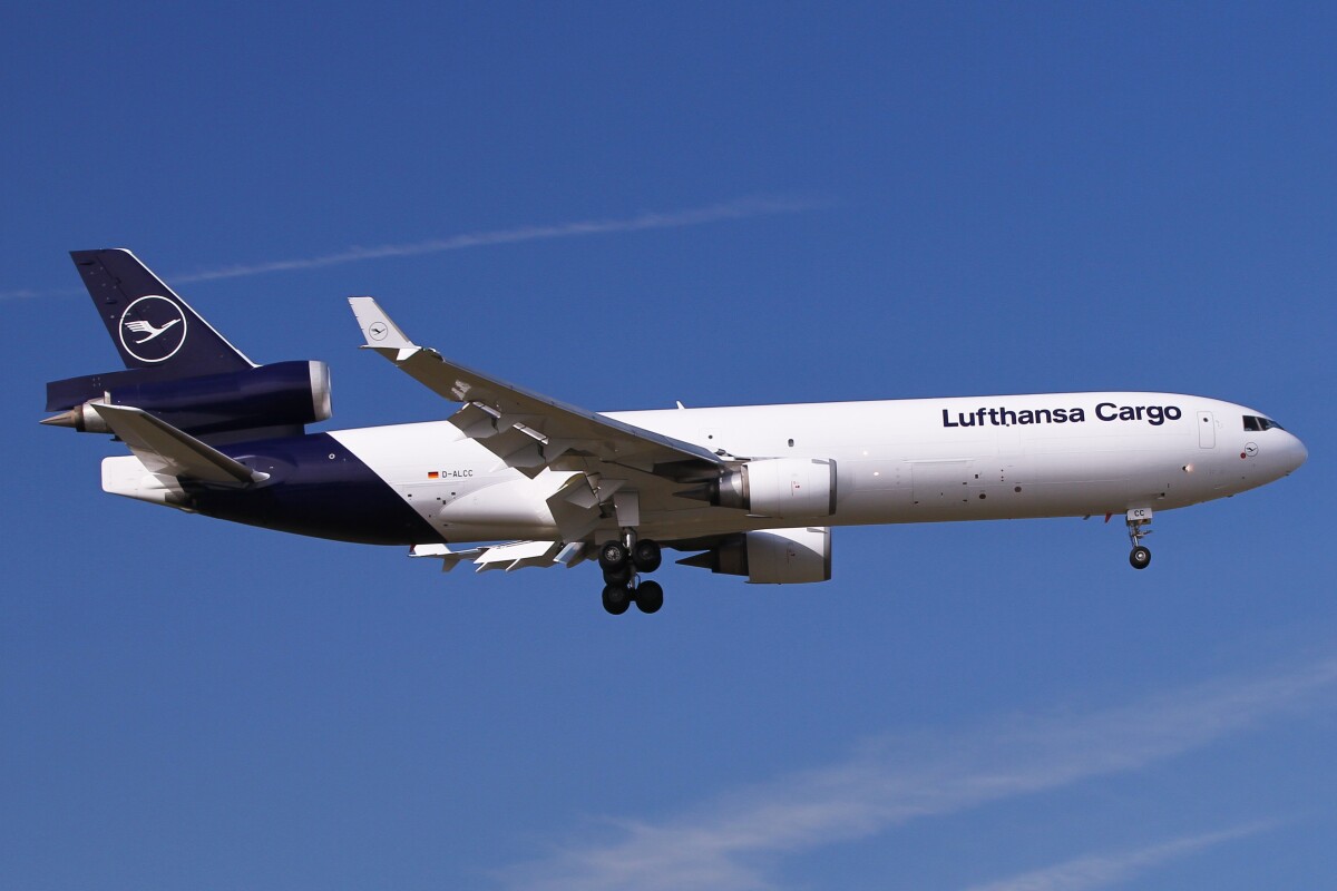 Aki Jcwings ルフトハンザカーゴ MD-11F 1/200 Amazon.com: for JC