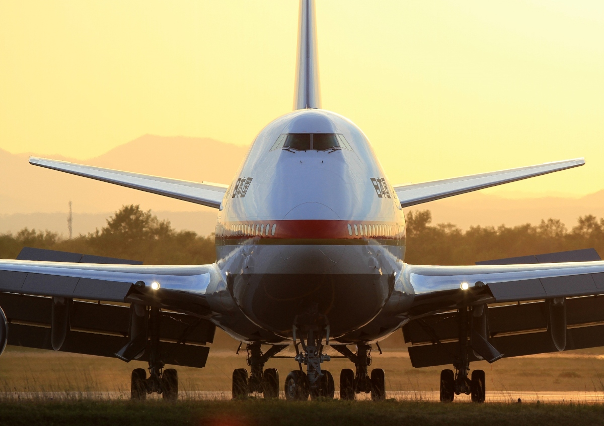 旧政府専用機 B747-400のカートやシートベルト、期間限定55％オフで