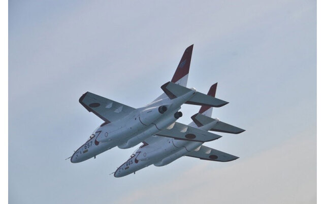 芦屋基地のT-4「レッド・ドルフィン」、3月25日に陸自飯塚駐屯地などで