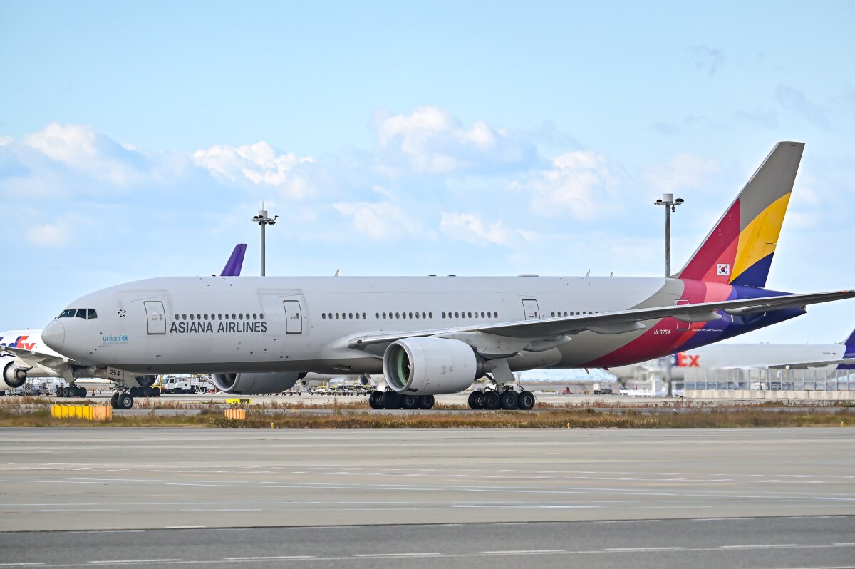 アシアナ航空“あのロゴ”が消えた！？ 大韓航空傘下入りで機体塗装に