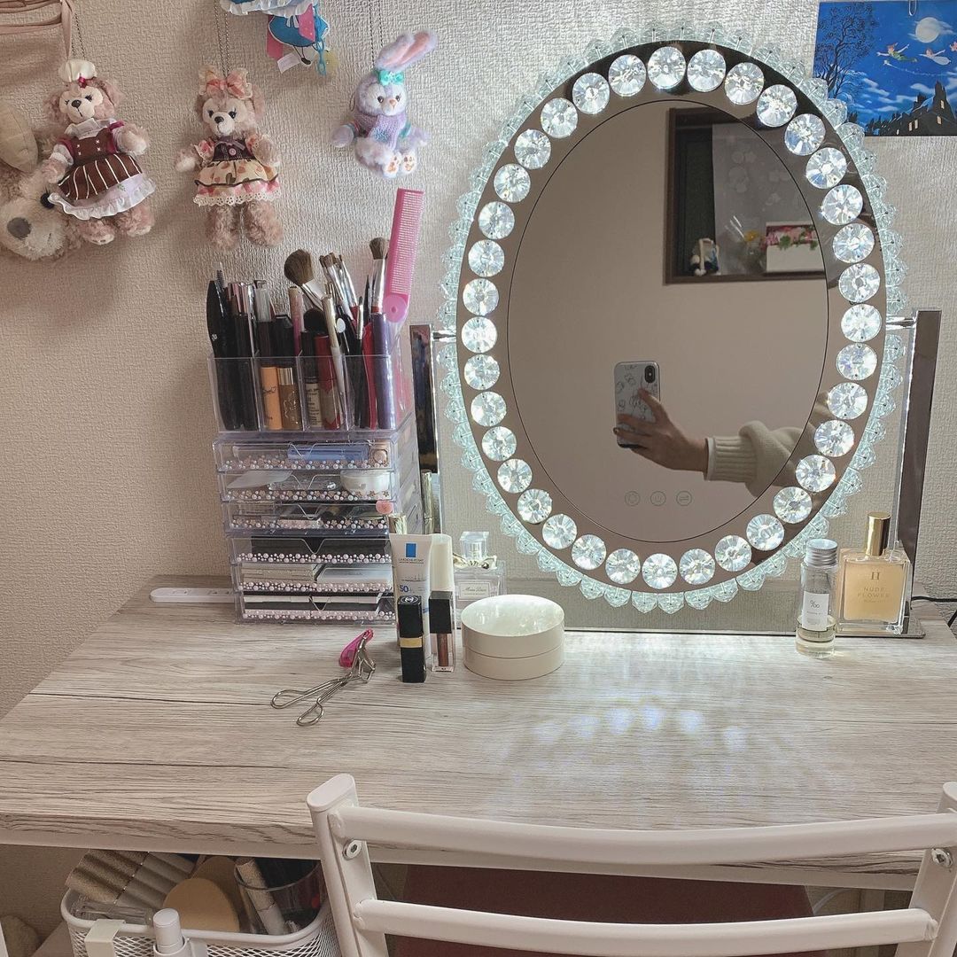 お部屋のアクセントにもなる、きらきらビジューが綺麗なハリウッド