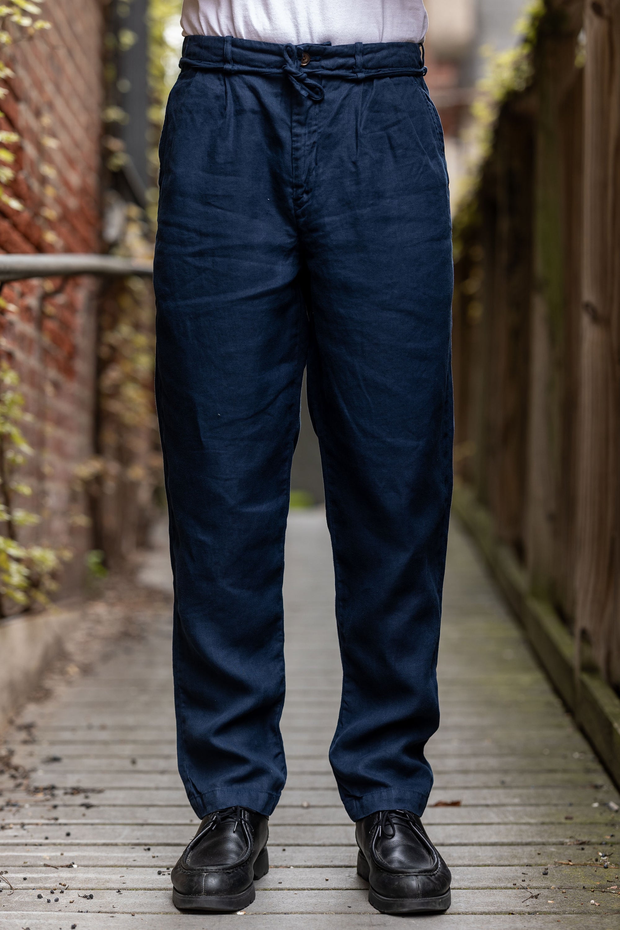 Seuvas Linen Tapered 2-Tuck Pants - Navy - Franklin & Poe